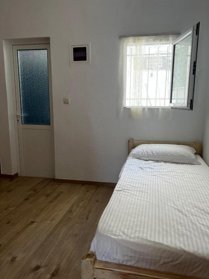 Nona'S Rooms Himare Bagian luar foto