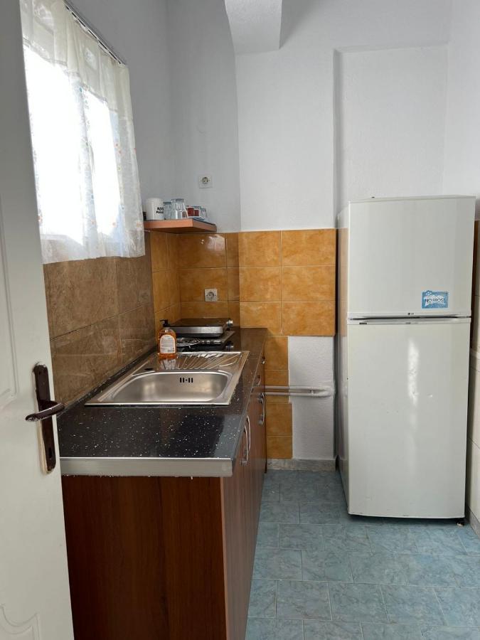 Nona'S Rooms Himare Bagian luar foto