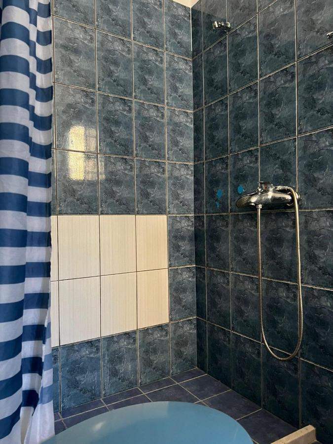 Nona'S Rooms Himare Bagian luar foto