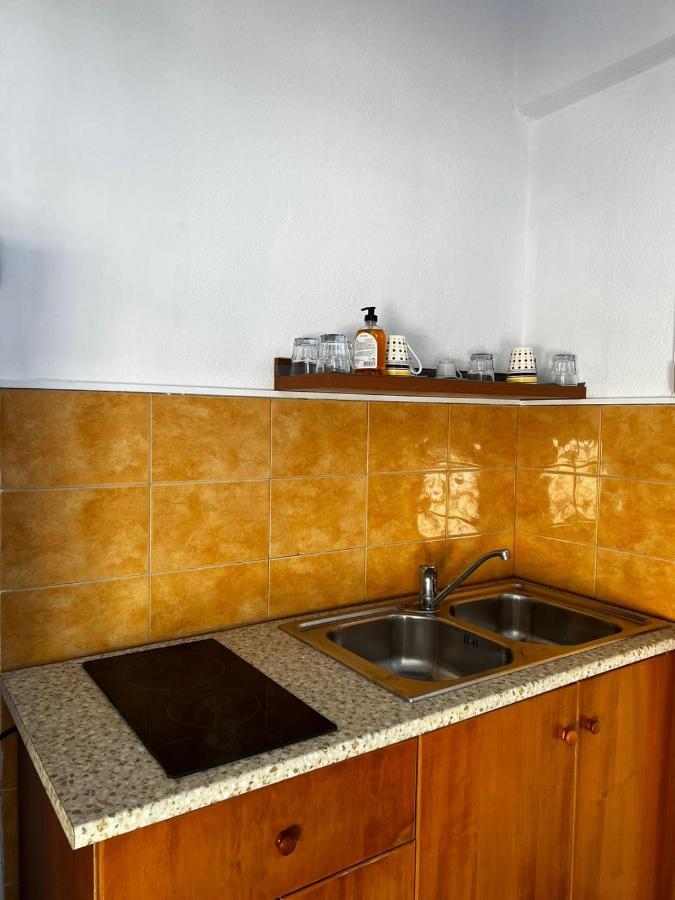Nona'S Rooms Himare Bagian luar foto