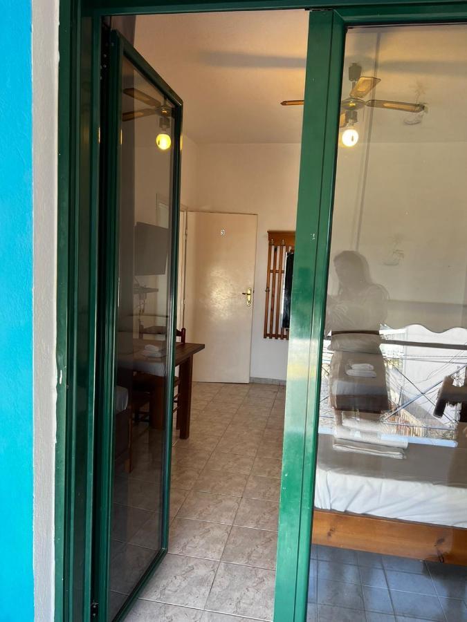 Nona'S Rooms Himare Bagian luar foto