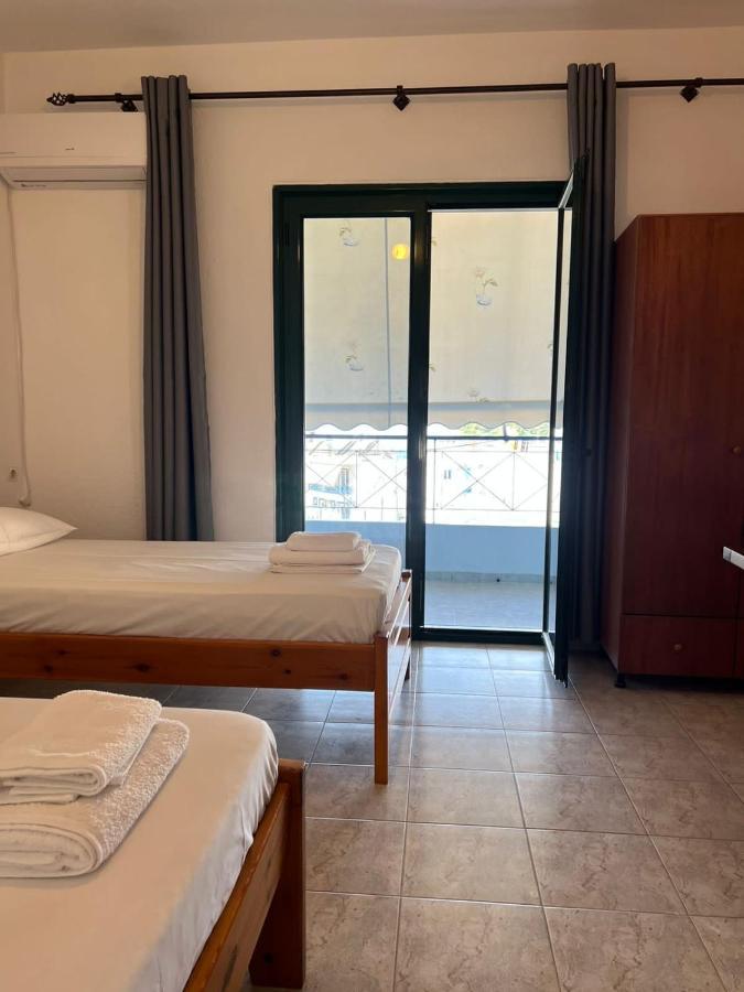 Nona'S Rooms Himare Bagian luar foto