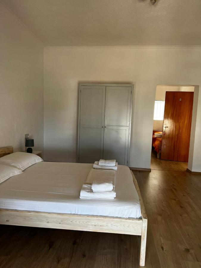 Nona'S Rooms Himare Bagian luar foto