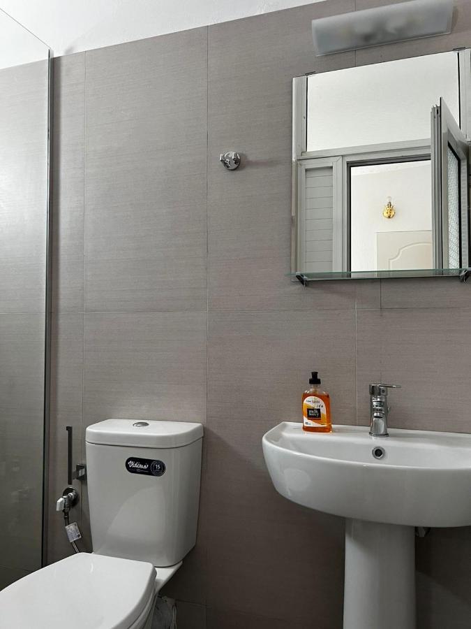 Nona'S Rooms Himare Bagian luar foto