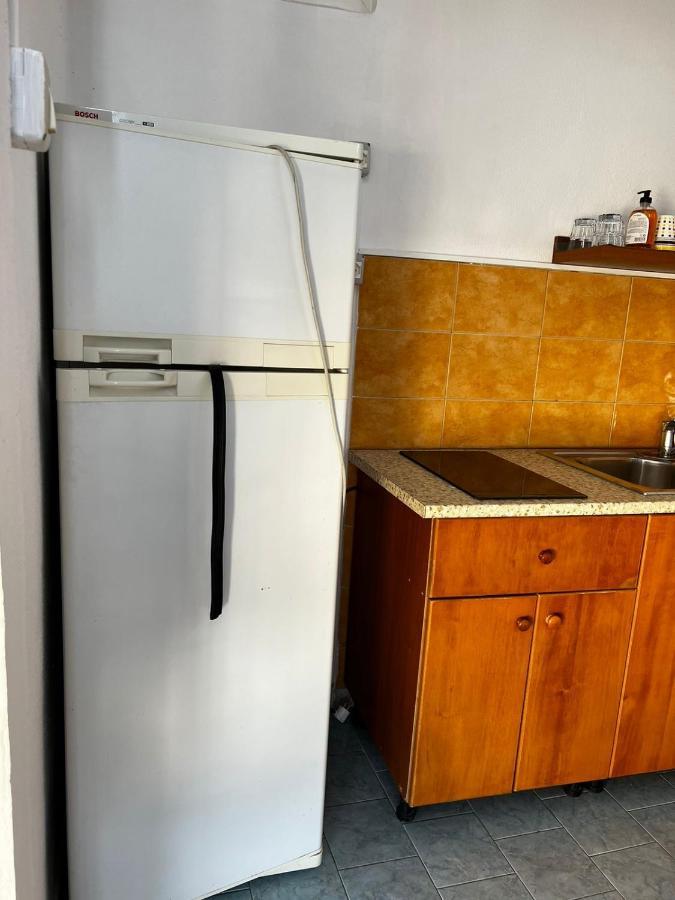 Nona'S Rooms Himare Bagian luar foto