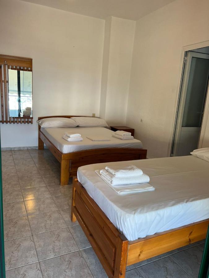 Nona'S Rooms Himare Bagian luar foto