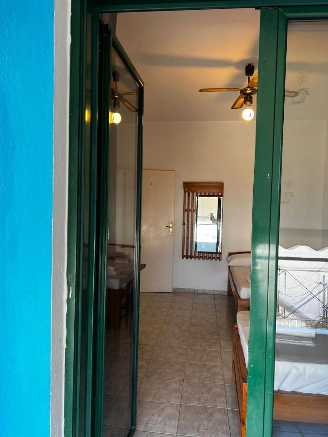 Nona'S Rooms Himare Bagian luar foto