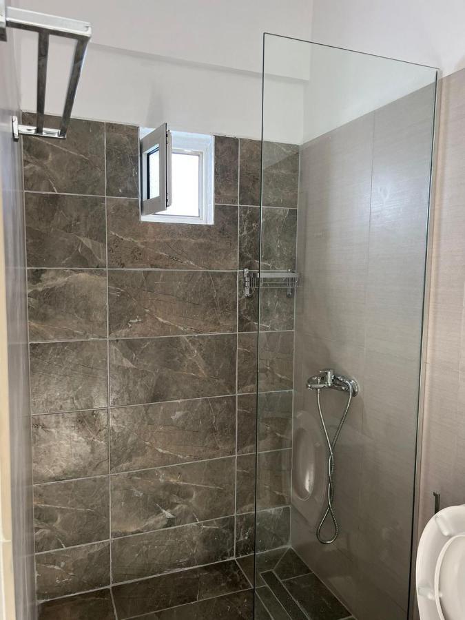 Nona'S Rooms Himare Bagian luar foto