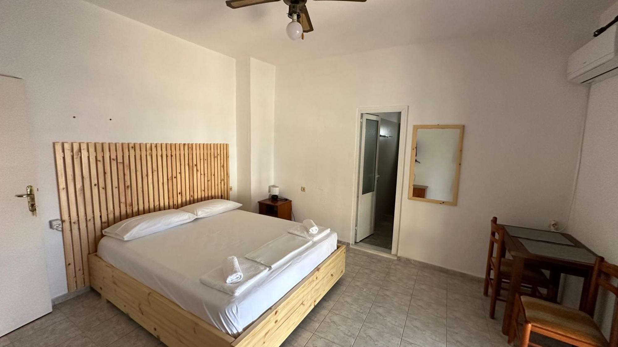 Nona'S Rooms Himare Bagian luar foto