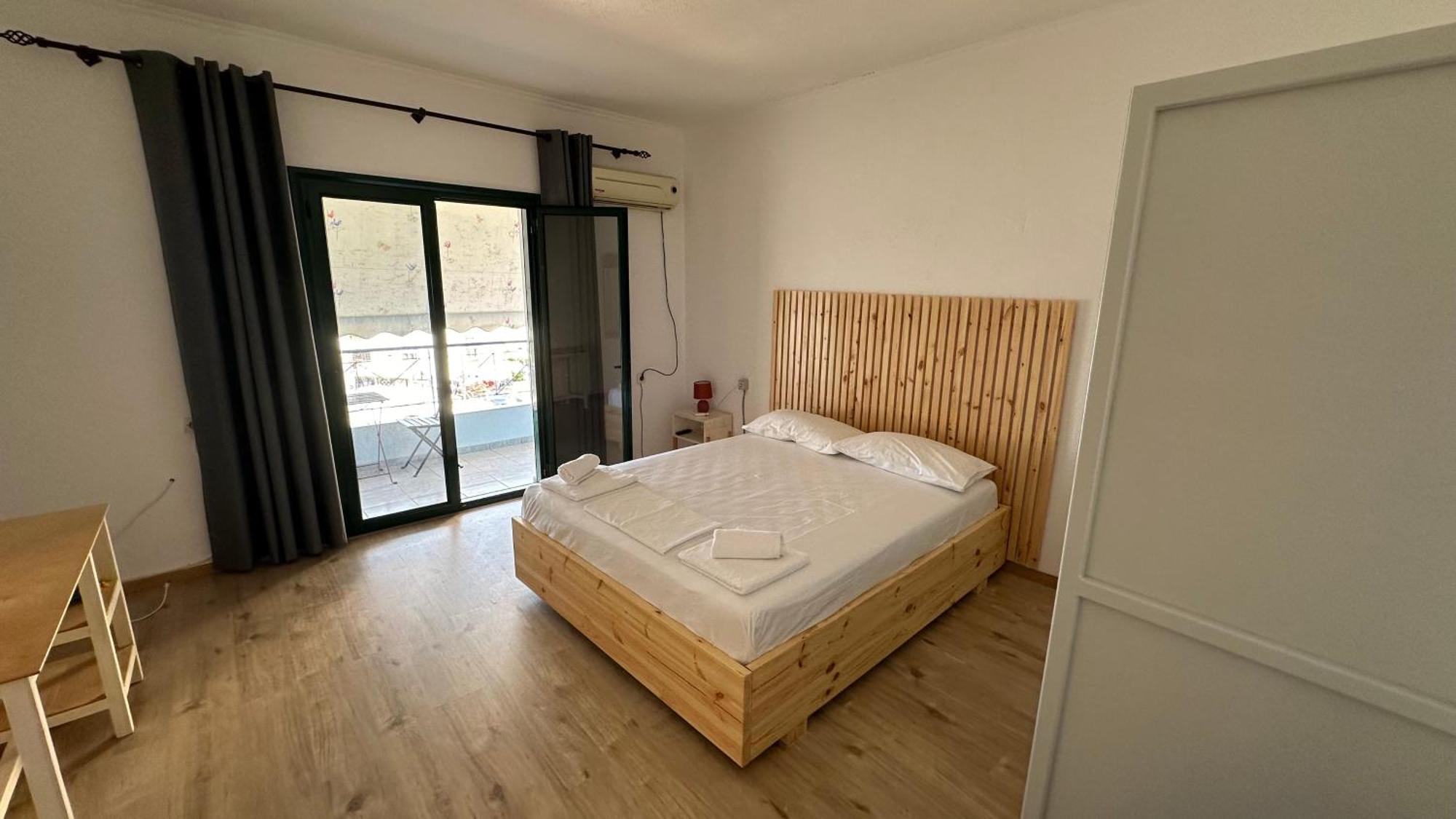Nona'S Rooms Himare Bagian luar foto