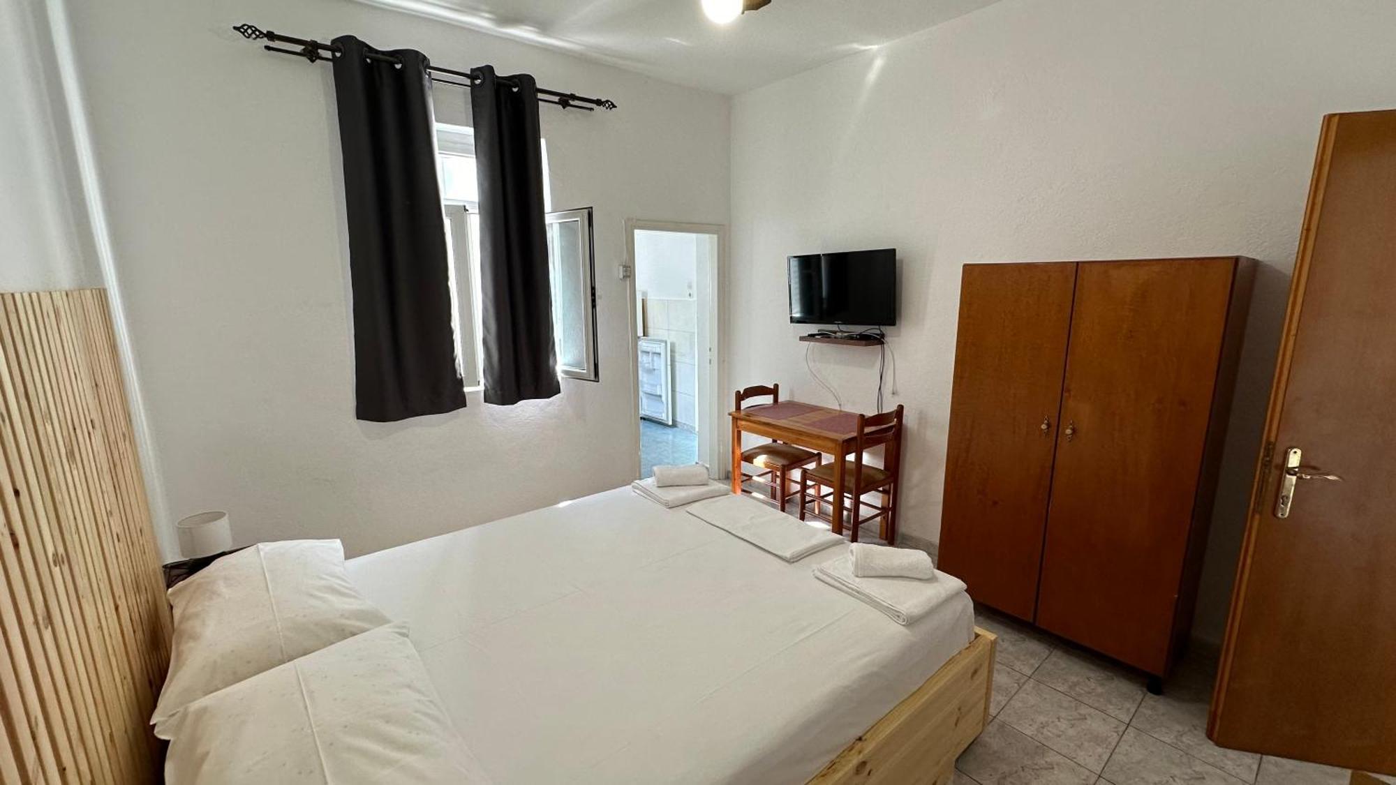 Nona'S Rooms Himare Bagian luar foto