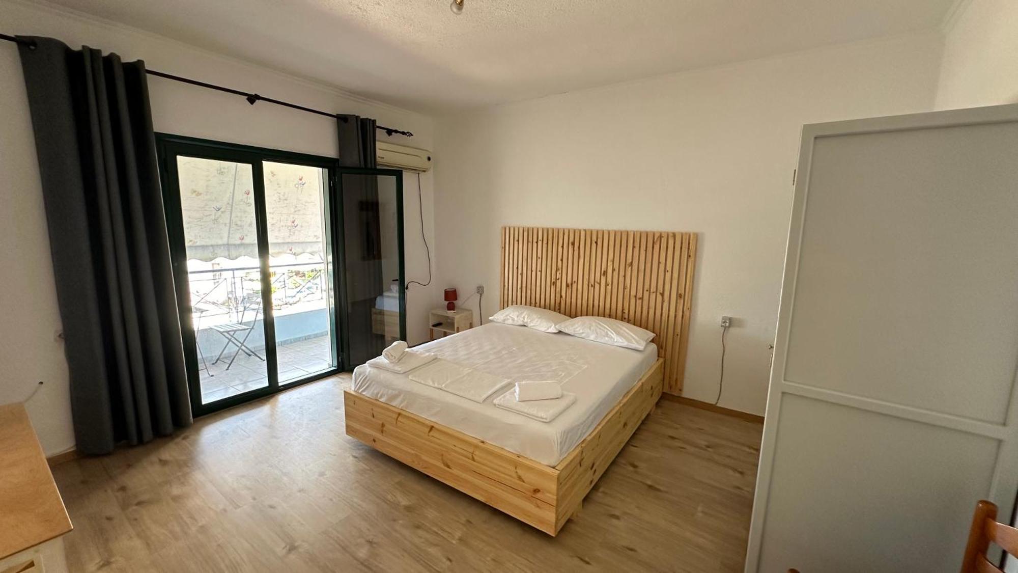 Nona'S Rooms Himare Bagian luar foto