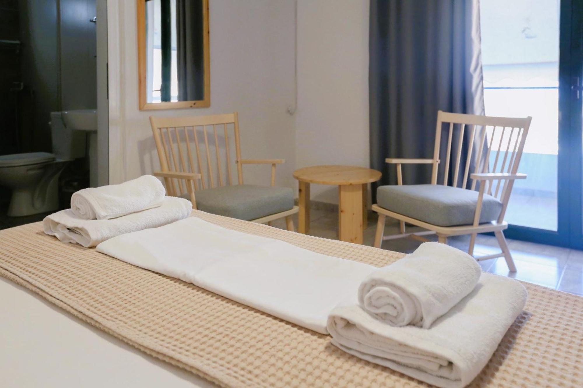 Nona'S Rooms Himare Bagian luar foto