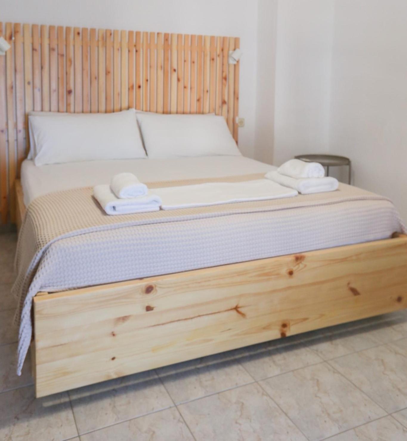 Nona'S Rooms Himare Bagian luar foto