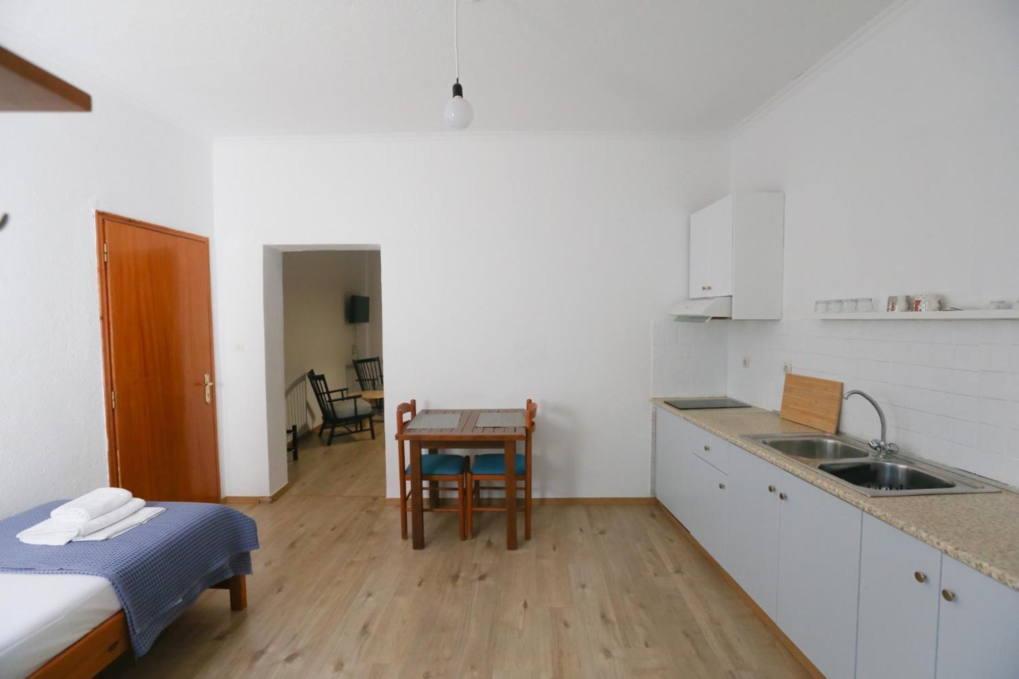 Nona'S Rooms Himare Bagian luar foto