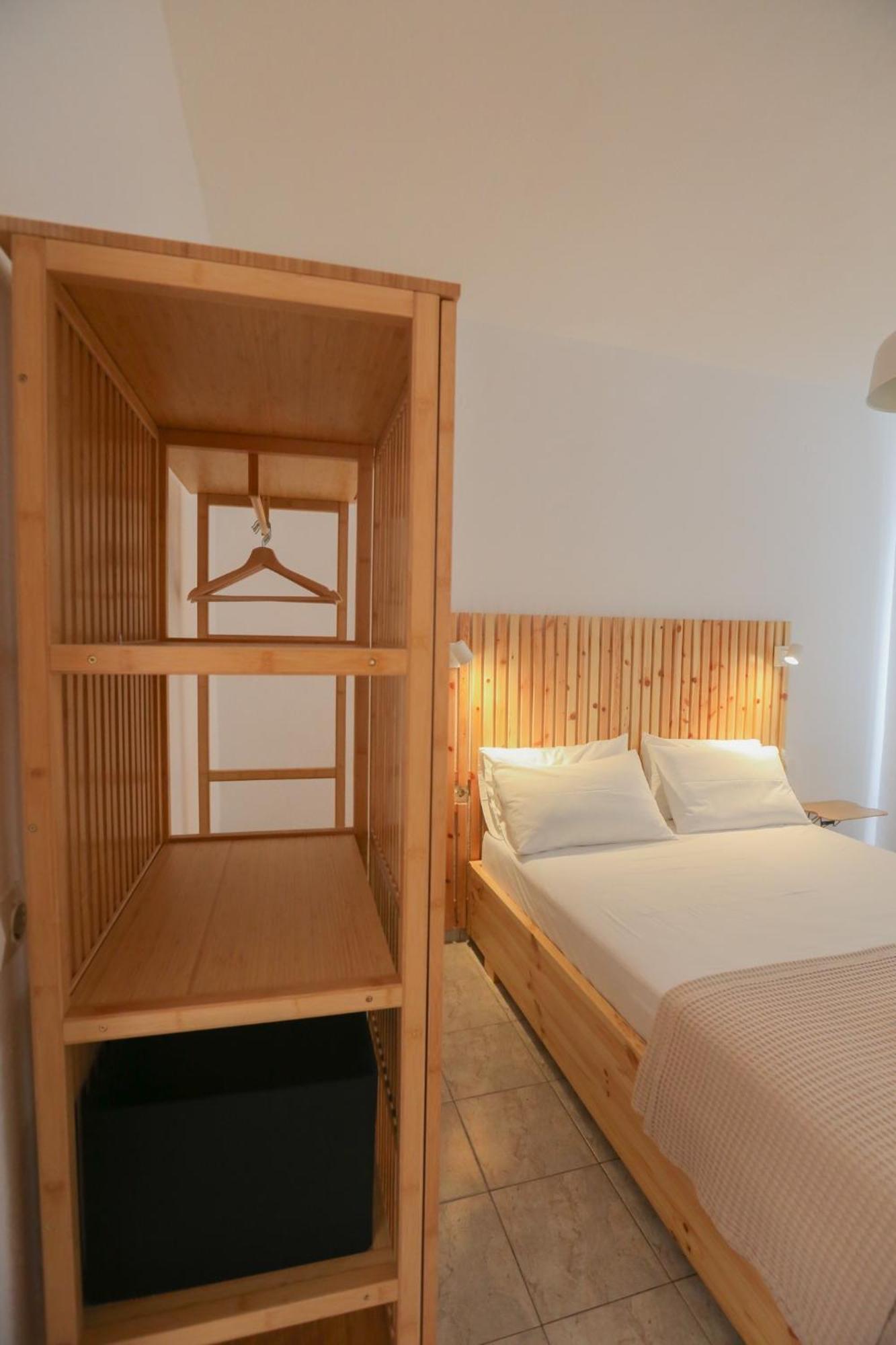 Nona'S Rooms Himare Bagian luar foto