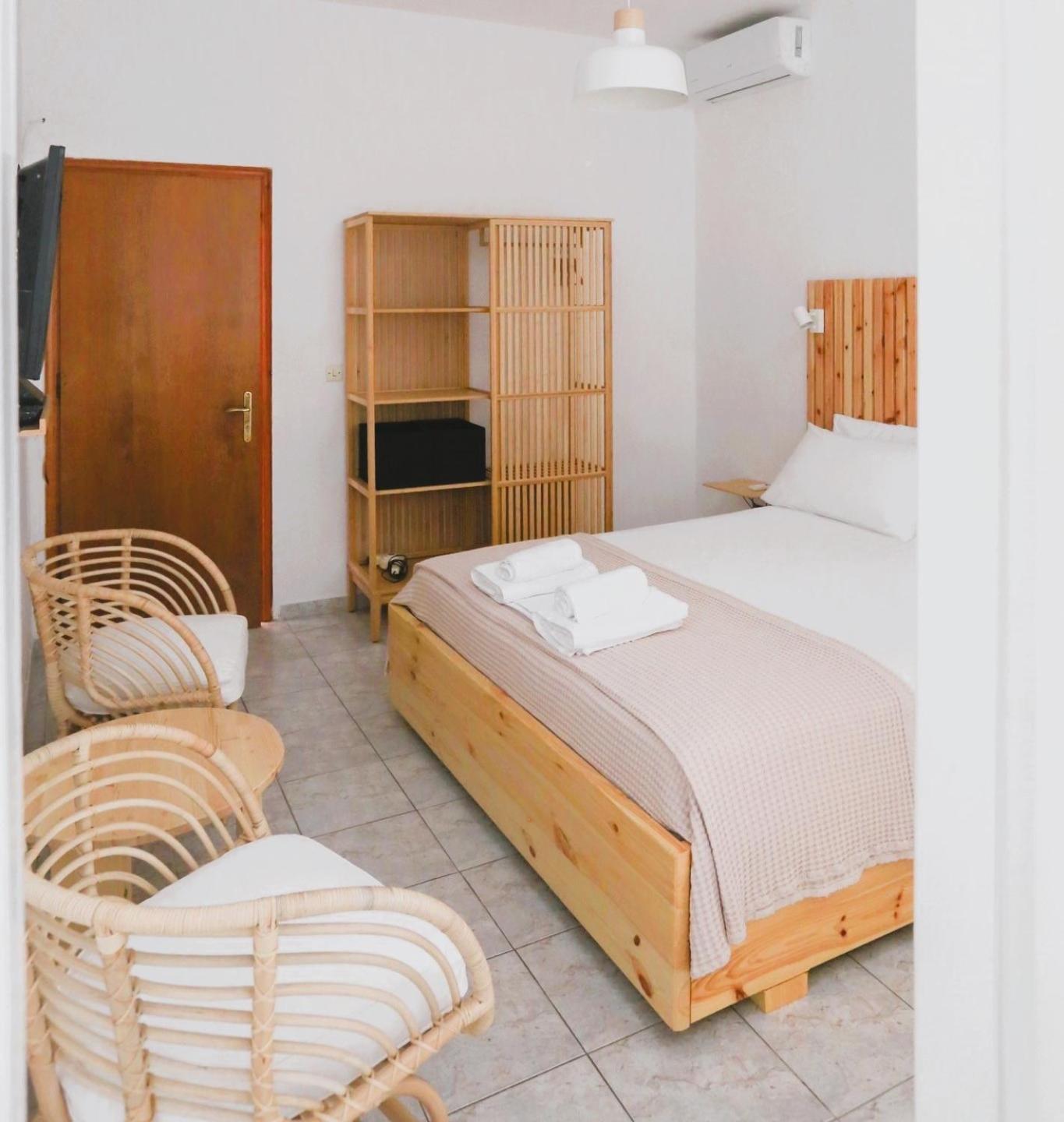 Nona'S Rooms Himare Bagian luar foto