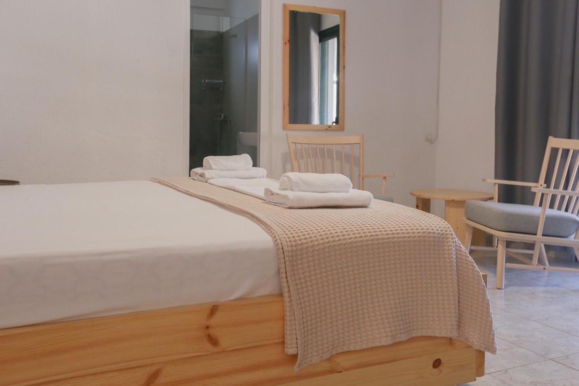 Nona'S Rooms Himare Bagian luar foto