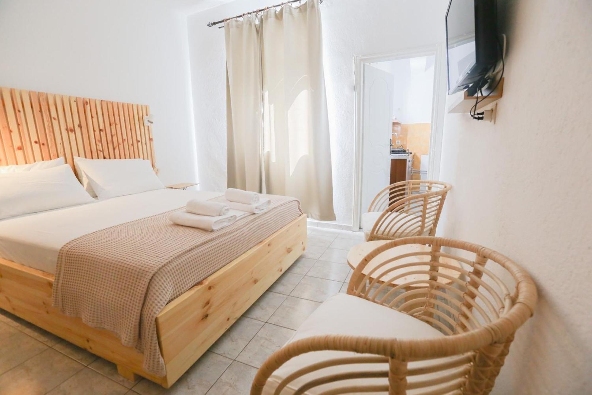 Nona'S Rooms Himare Bagian luar foto