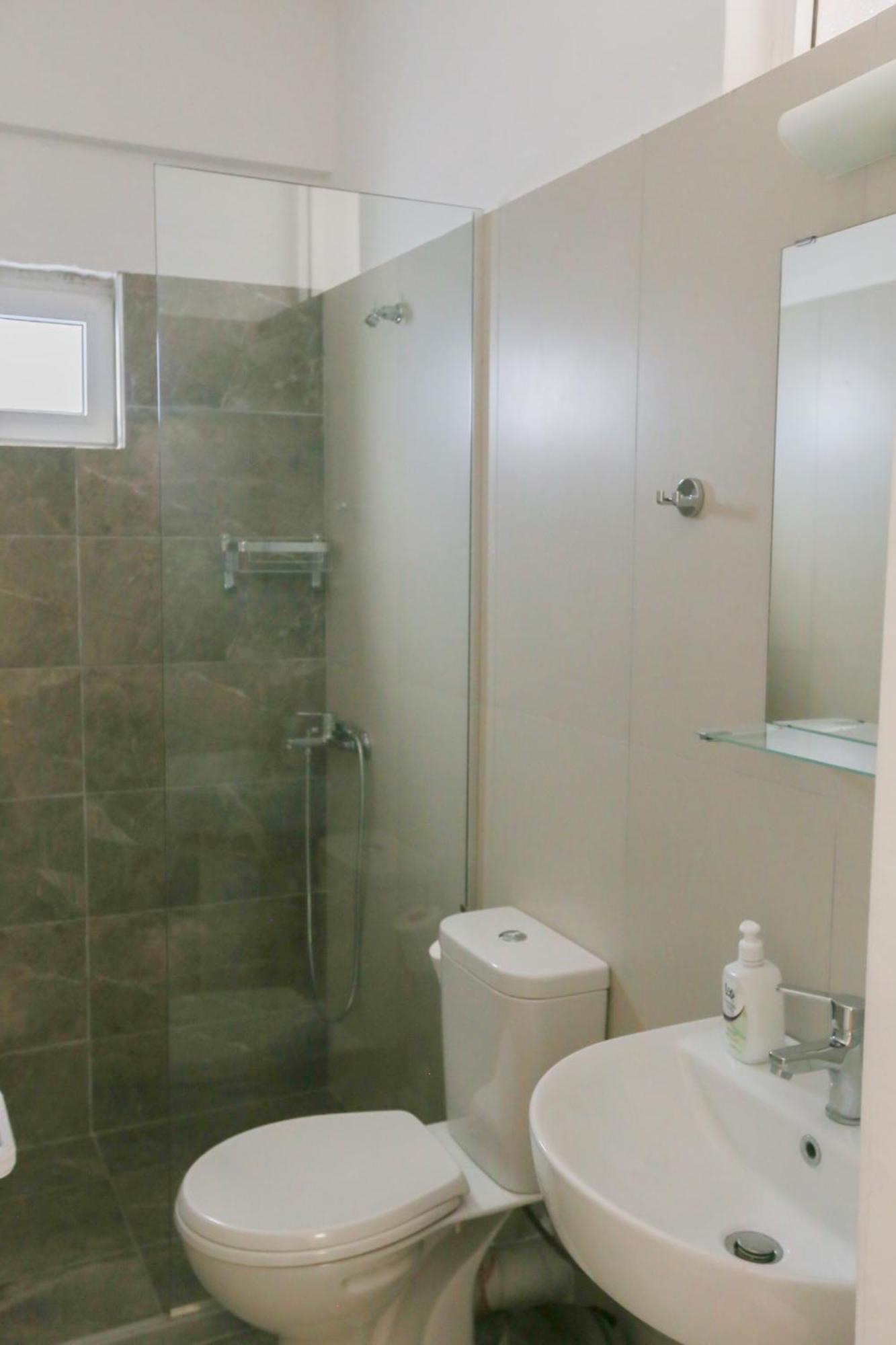 Nona'S Rooms Himare Bagian luar foto