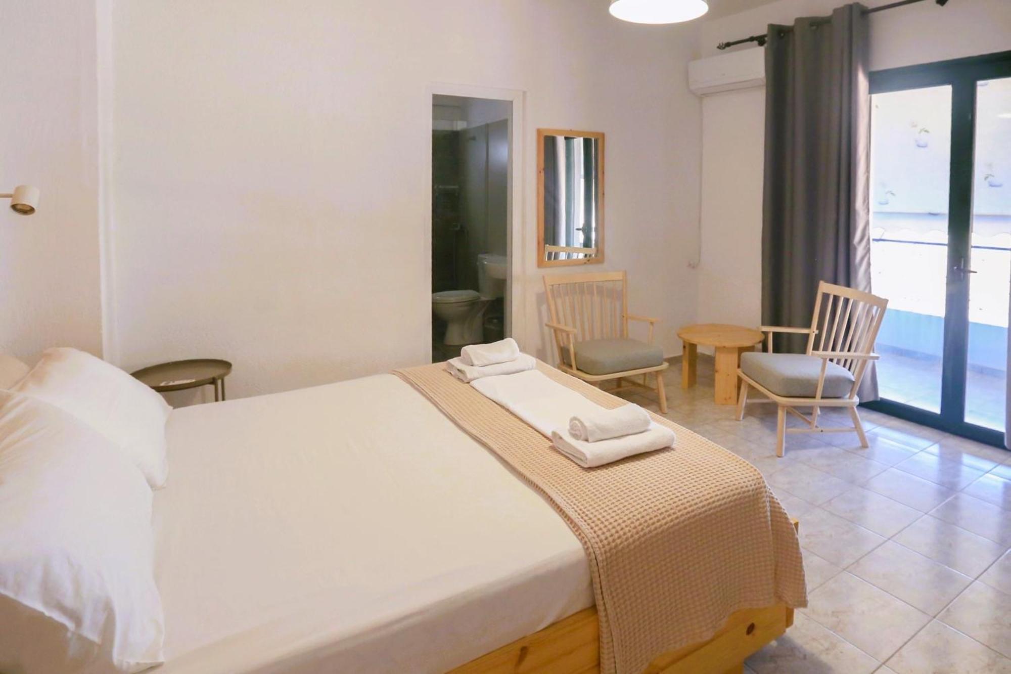 Nona'S Rooms Himare Bagian luar foto