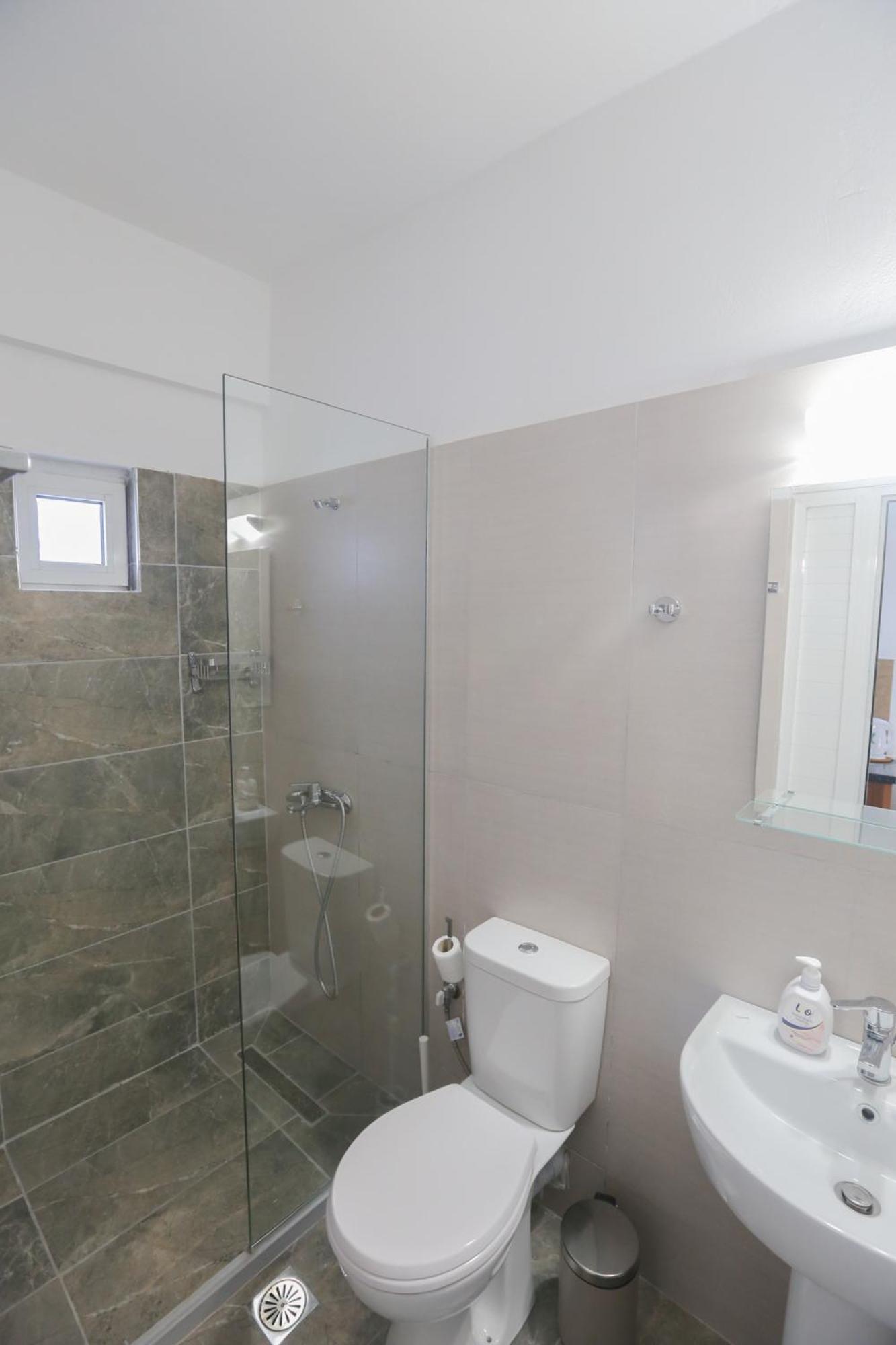 Nona'S Rooms Himare Bagian luar foto