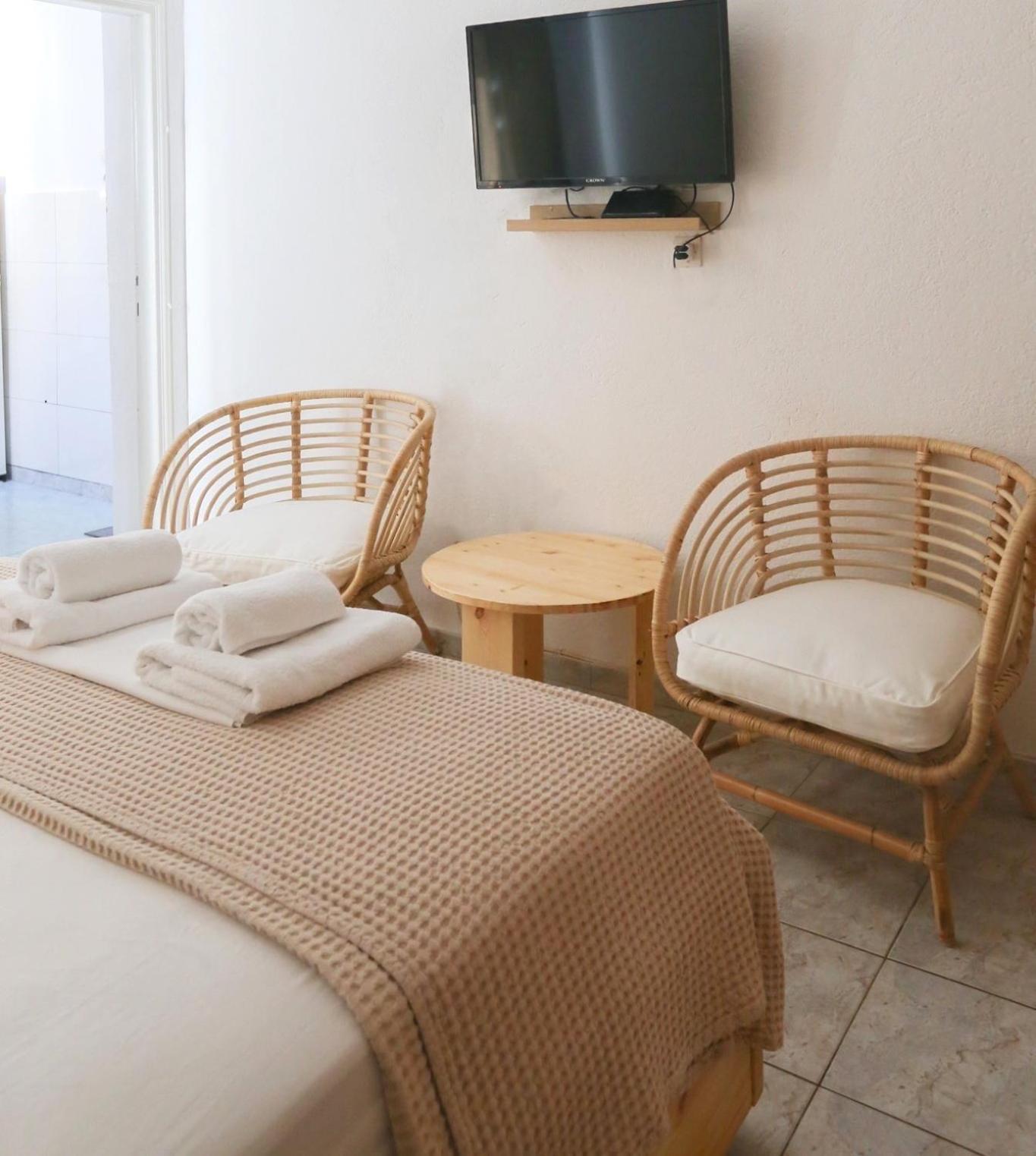 Nona'S Rooms Himare Bagian luar foto
