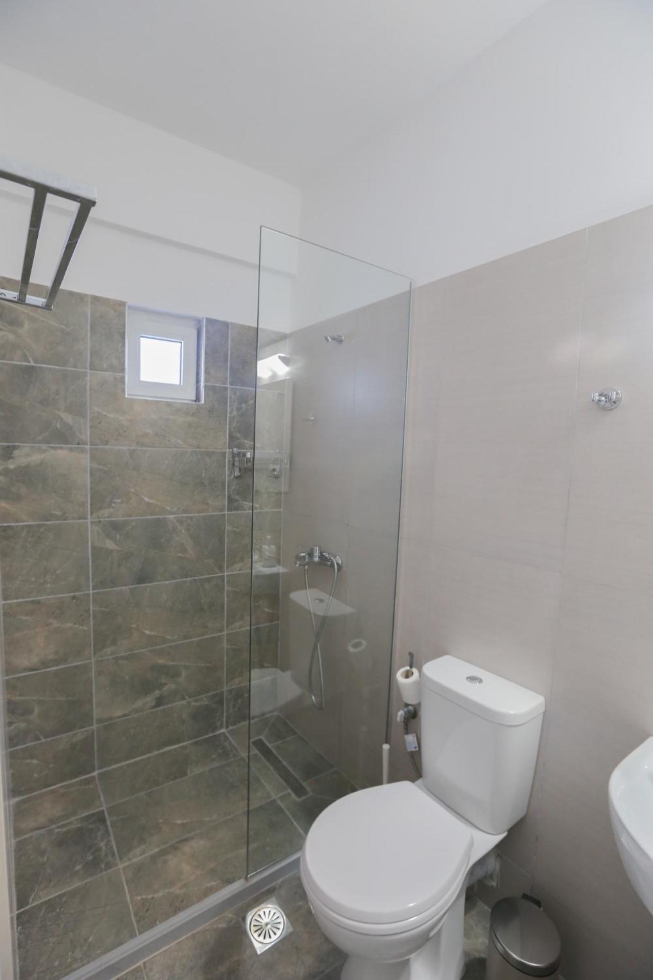 Nona'S Rooms Himare Bagian luar foto