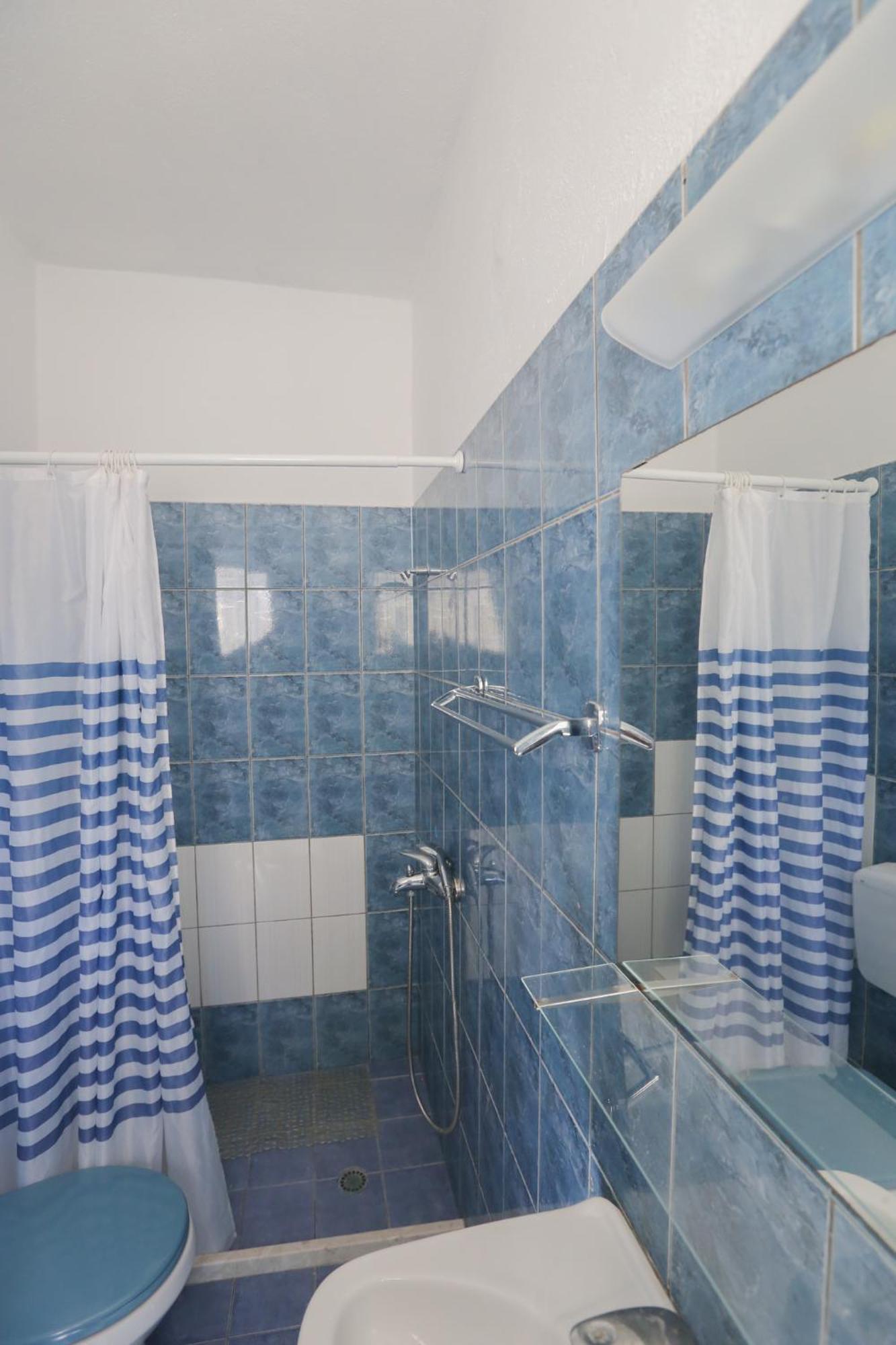 Nona'S Rooms Himare Bagian luar foto