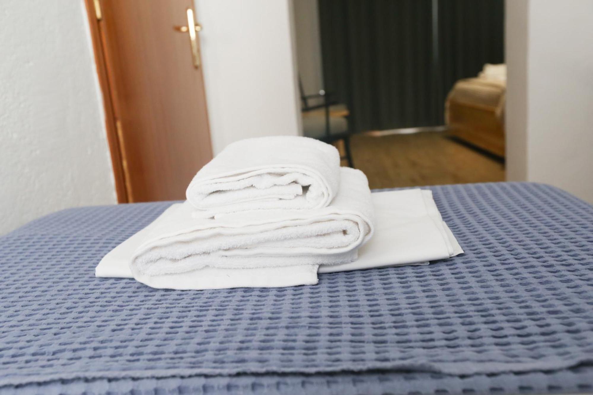Nona'S Rooms Himare Bagian luar foto