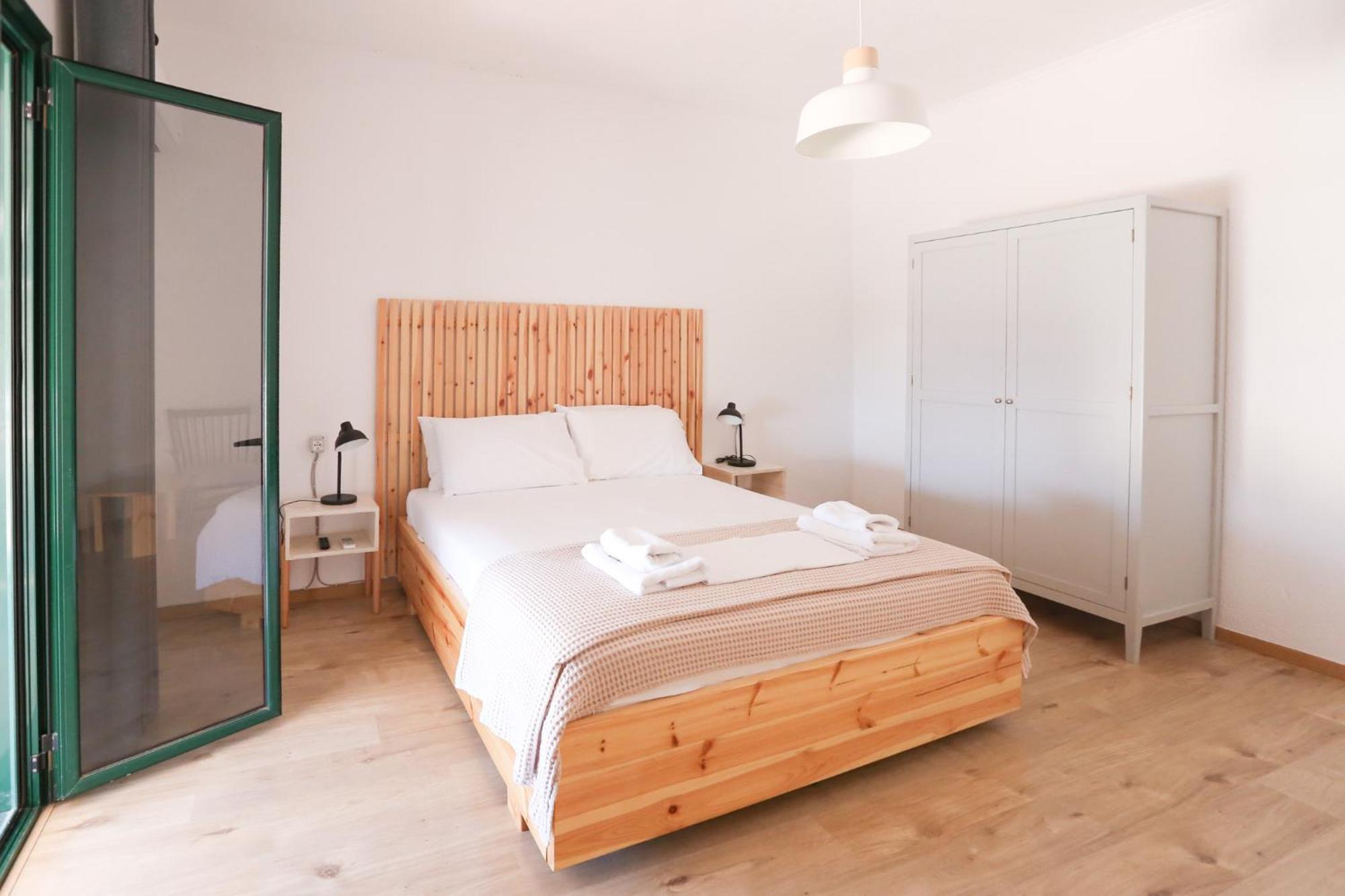 Nona'S Rooms Himare Bagian luar foto