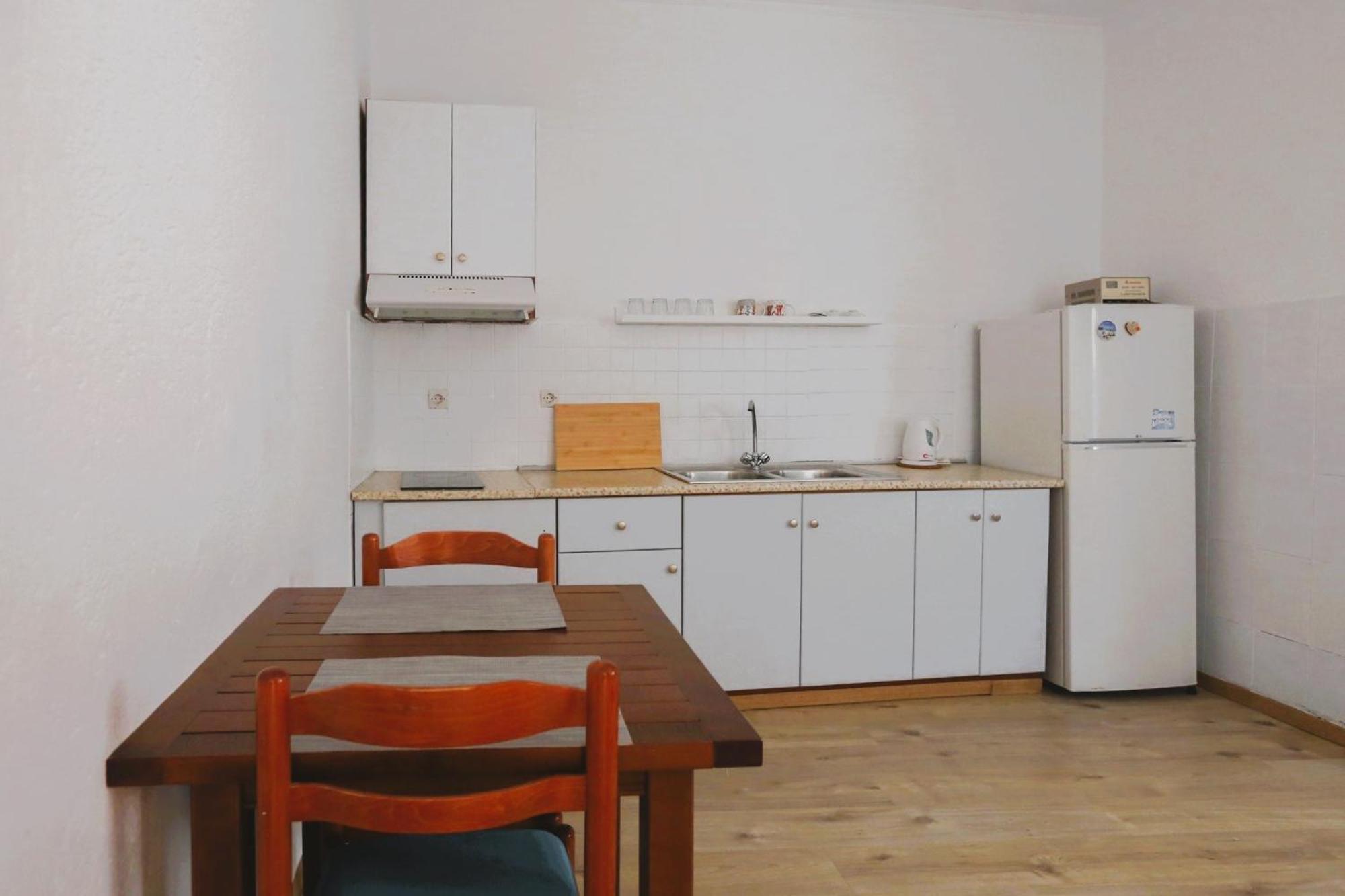 Nona'S Rooms Himare Bagian luar foto